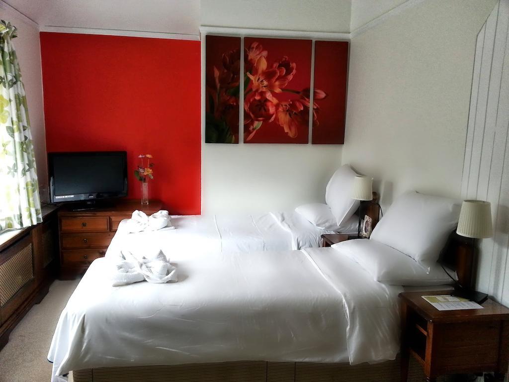 Rosemead Guest House Claygate Oda fotoğraf