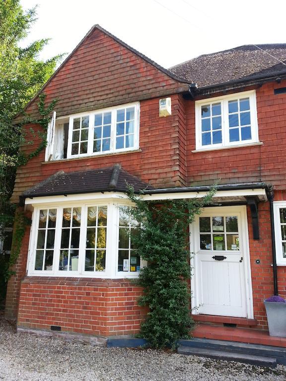 Rosemead Guest House Claygate Dış mekan fotoğraf