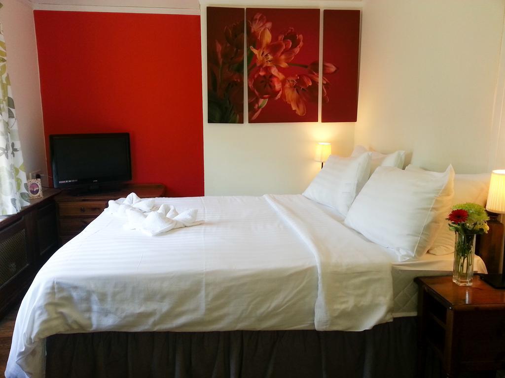 Rosemead Guest House Claygate Oda fotoğraf